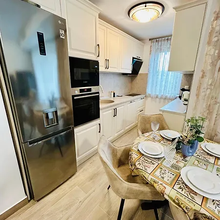 Dis Mamaia Nord Apartament *